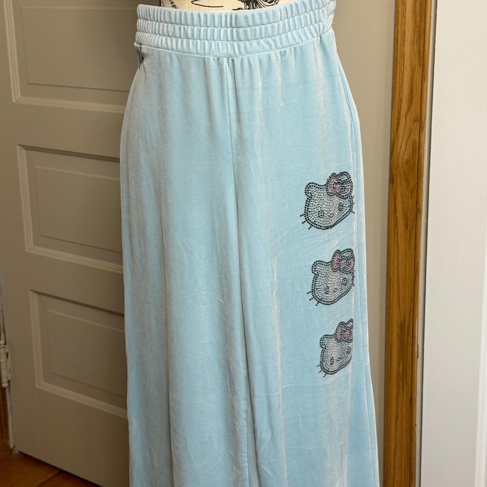 Forever 21 Hello Kitty Pants SM/MD Wide Leg Velour Rhinestone Y2K Pastel Lounge - Picture 2 of 10